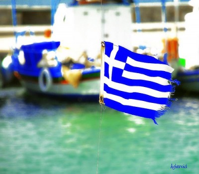 Hellas firer flagget og ber om penger fra EU og Pengefodnet. Foto: CC/Asteorid