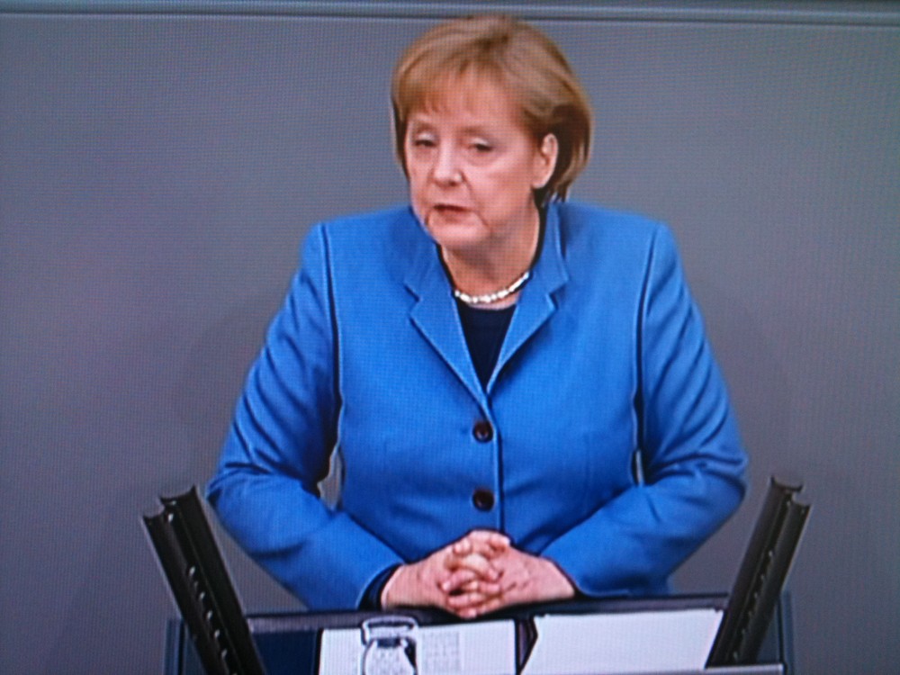 No-non-nein! En god europeer er ikke den som hjelper raskest, men som hjelper langsiktig, mener Tysklands kansler Angela Merkel om krisehjelp til det gjeldstyngede Hellas. Foto: Dag Yngland