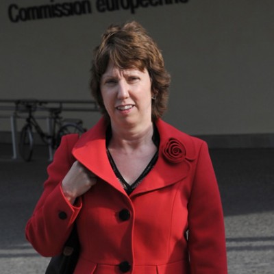 EUs nye "utenriksminister" Catherine Ashton får ta støyten for den nye kommisjonen i EU-parlamentet i dag